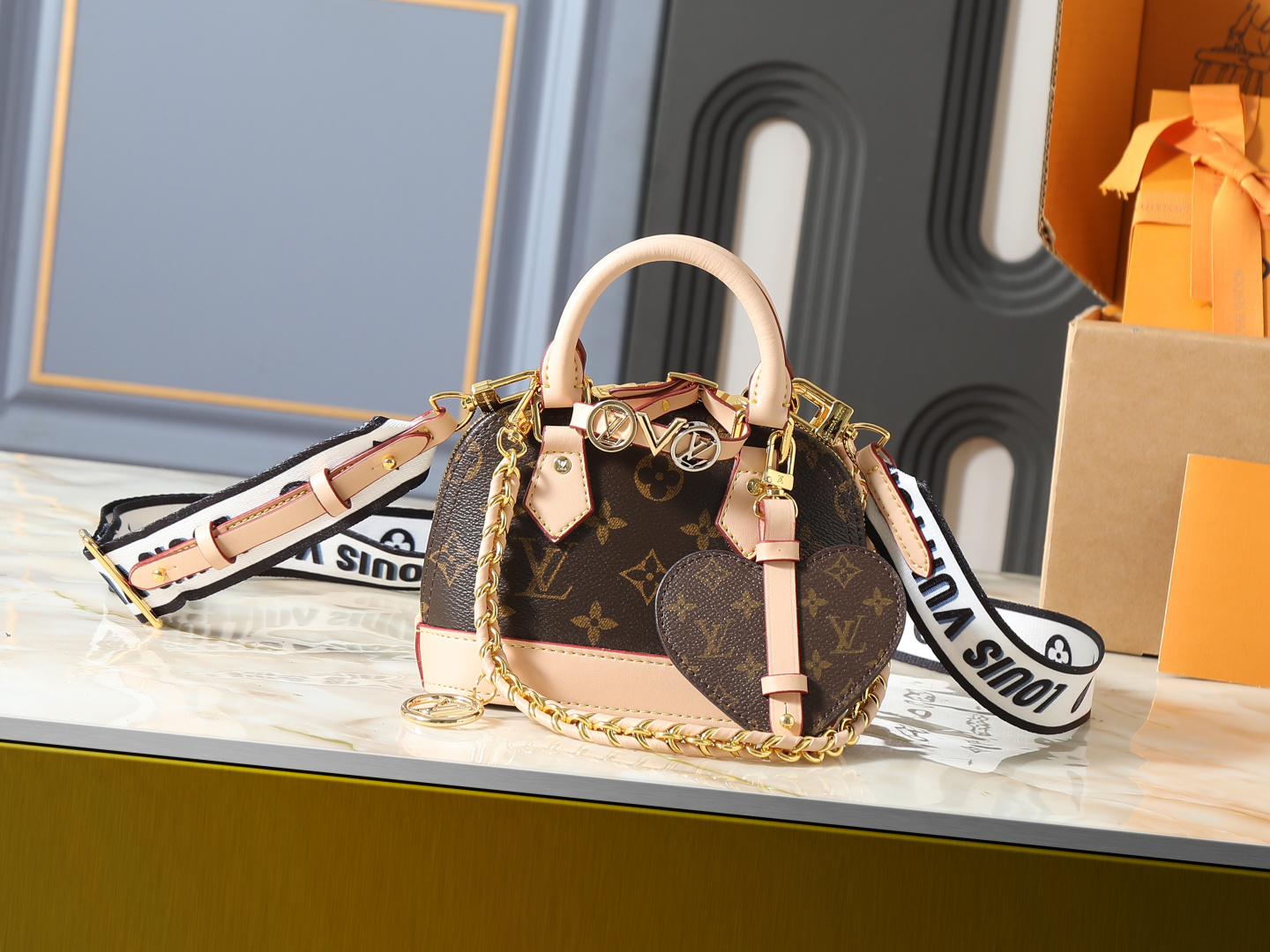 Louis Vuitton Alma