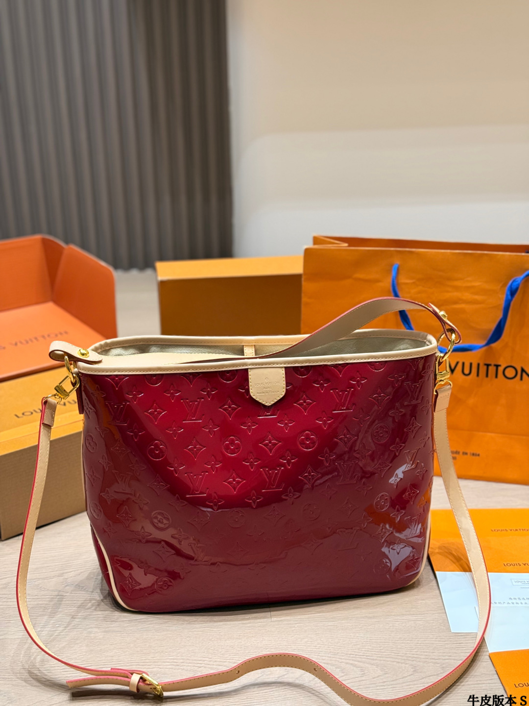 Louis Vuitton CarryAll MM