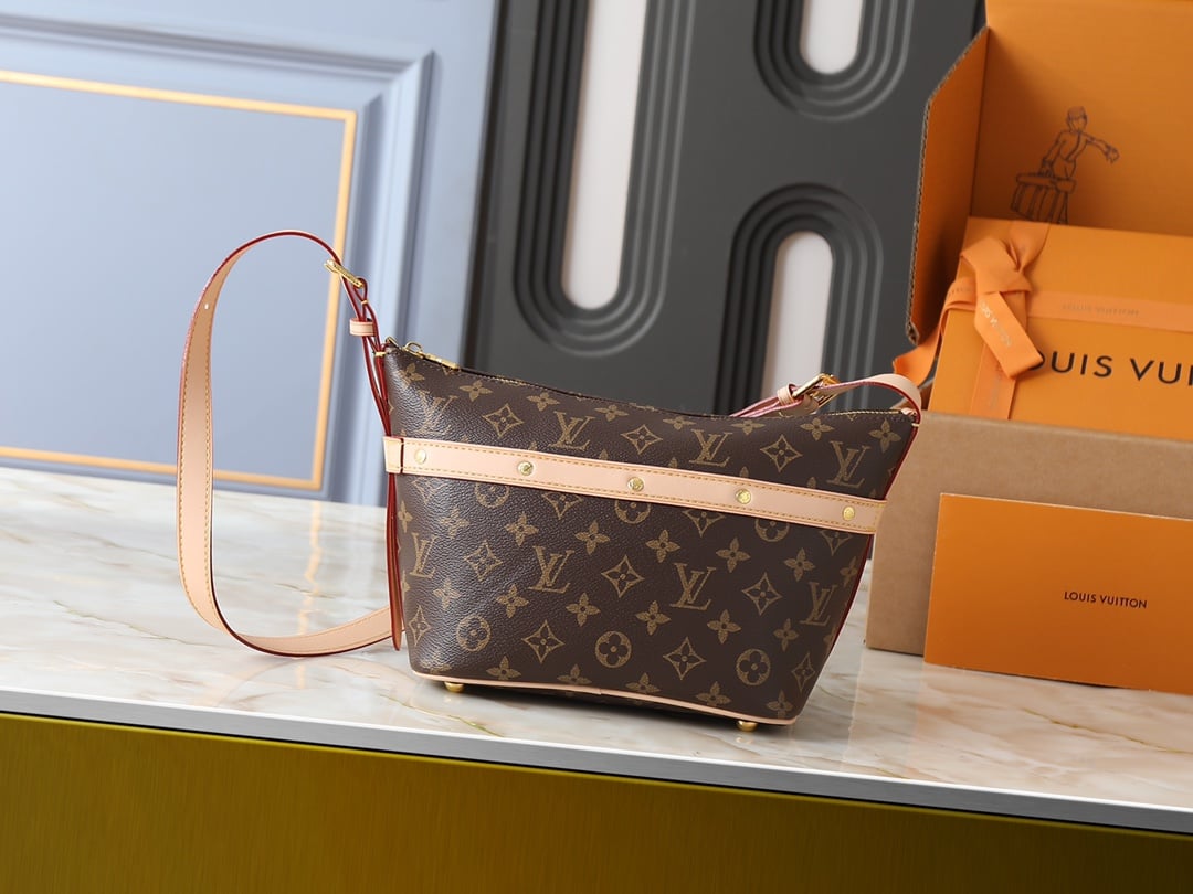 Louis Vuitton CarryAll East West