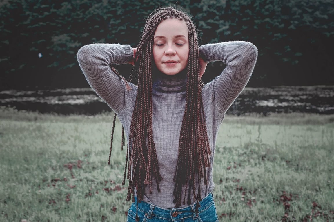 AI bold glamour filter before photo - outdoor photo before glamorous tone edit