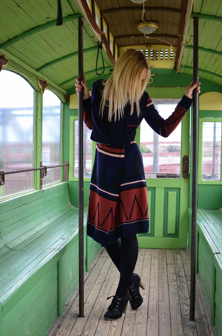 AI bold glamour filter before photo - studio photo before AI glam filter applied