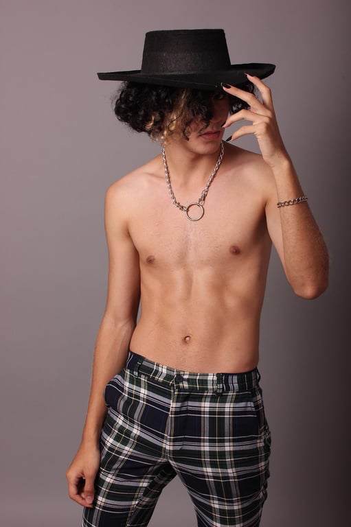 AI muscle enhancement filter before photo - lean and toned original body look