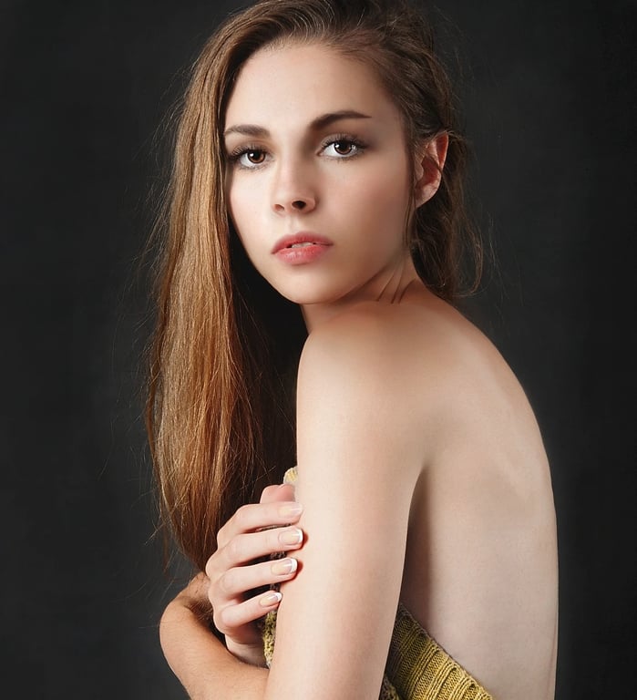 ai eye contact correction before photo - woman with long hair