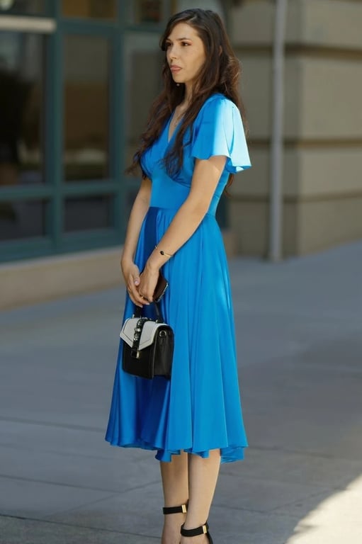 AI remove people from background after transformation - group photo with only main subject remaining