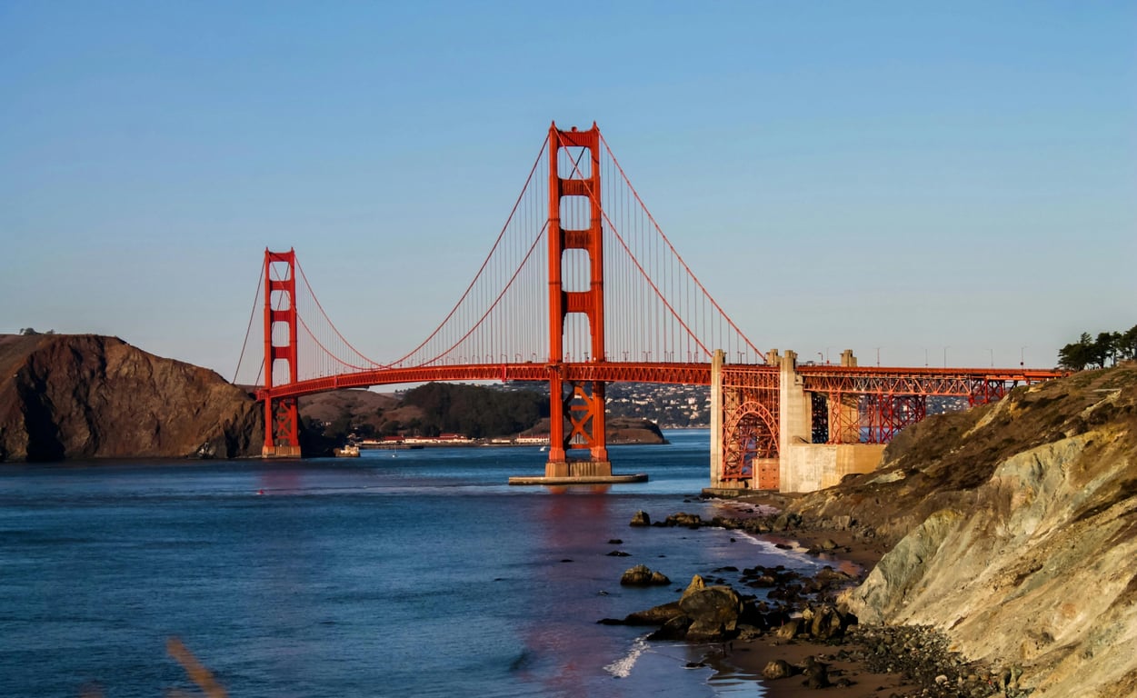 AI vintage filter before photo - Golden Gate Bridge