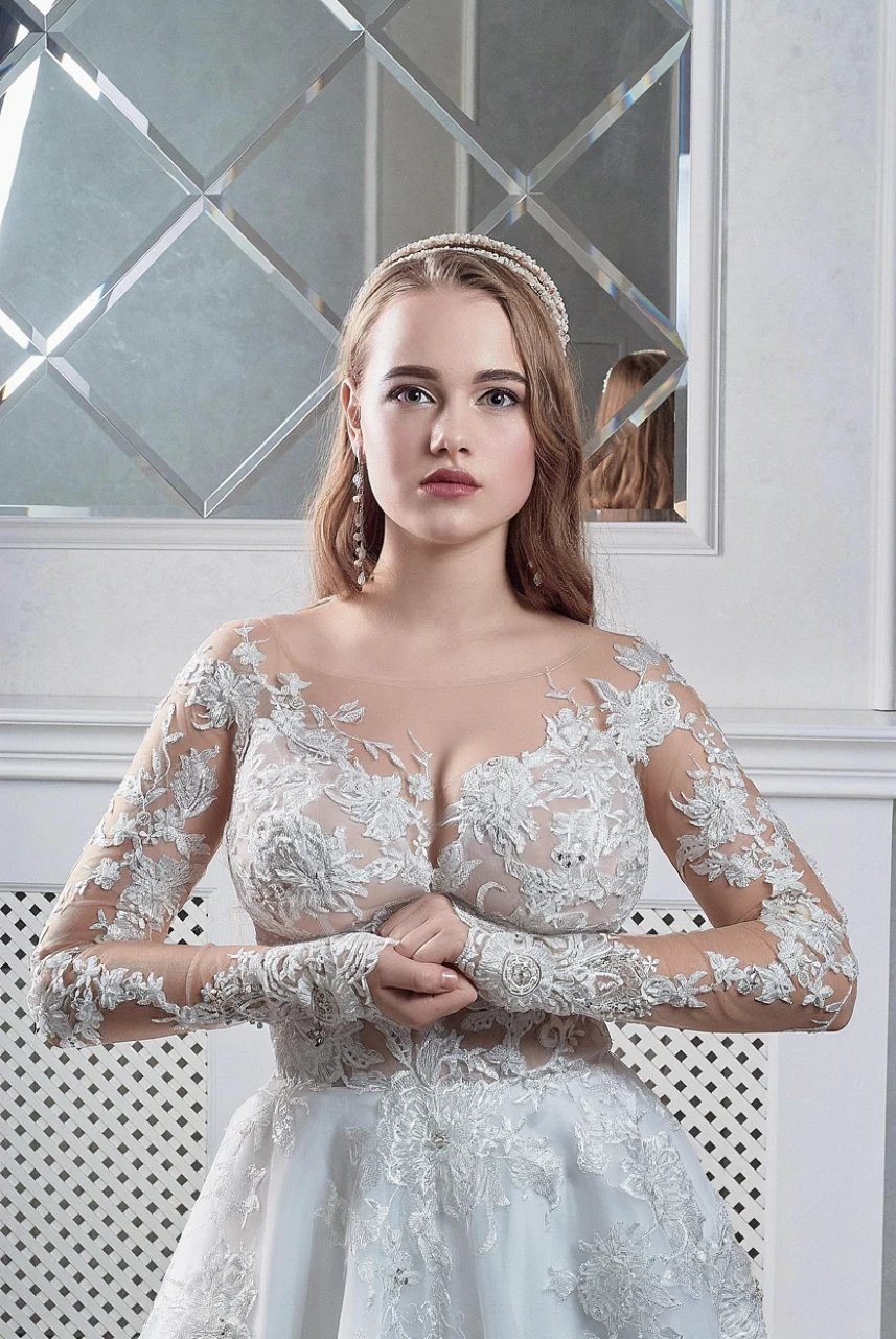 AI breast reduction filter before photo - influencer photo before chest reshaping applied