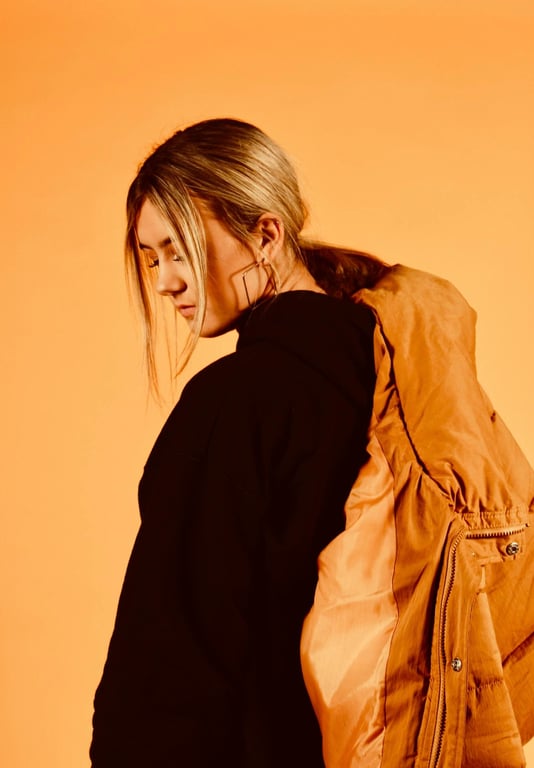 AI mirror image after transformation - influencer photo with balanced mirrored loo