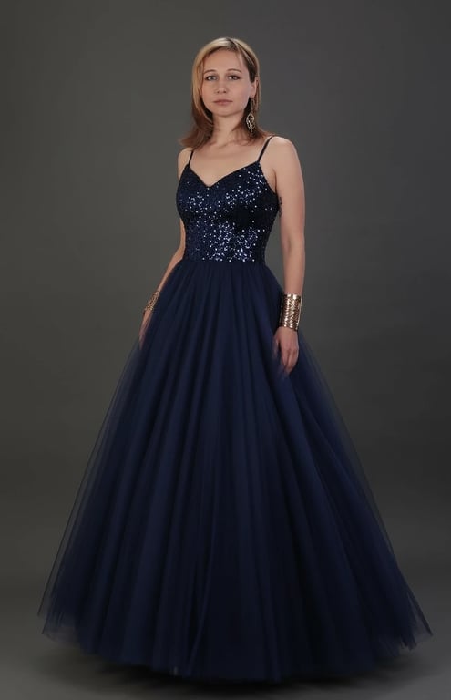 AI fashion edit displaying an emerald green mermaid dress with a fitted silhouette for formal events.