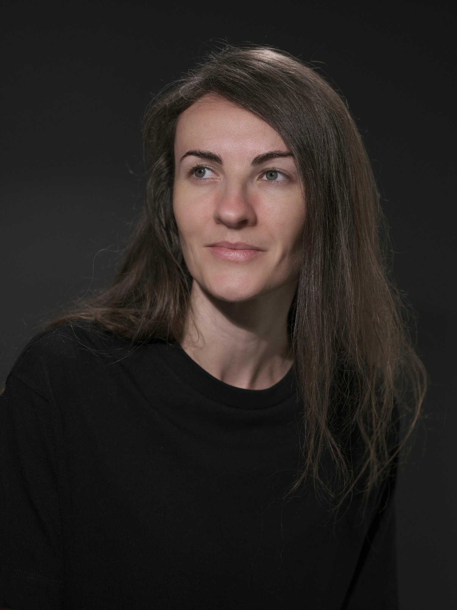 AI blonde hair filter before photo - portrait with dark hair before blonde transformation