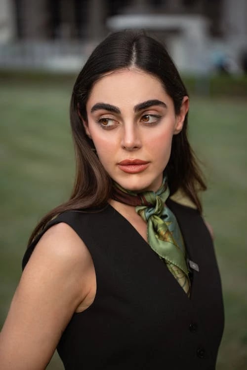 2010 Style Fashion filter before photo - neutral portrait before transformation