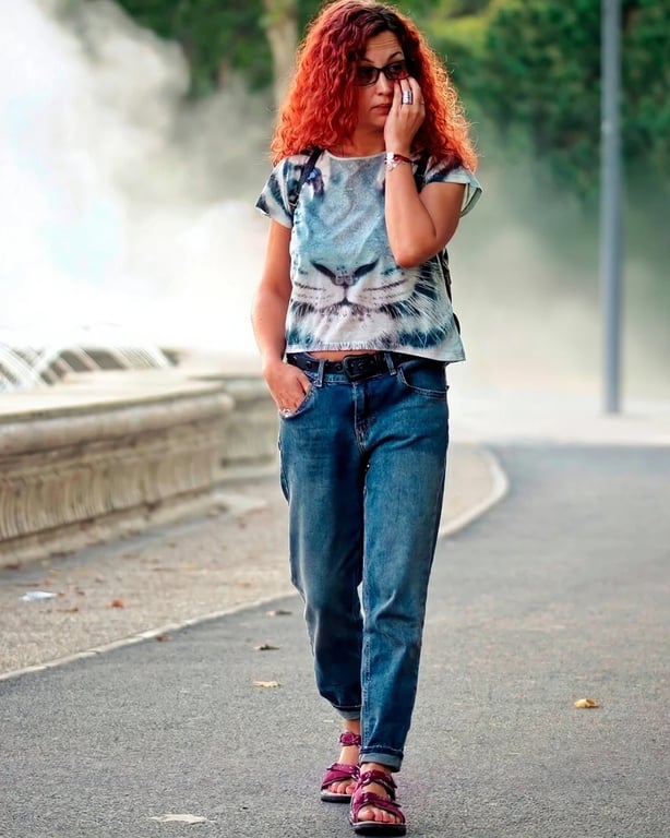 AI remove people from background after transformation - street photography with removed crowd