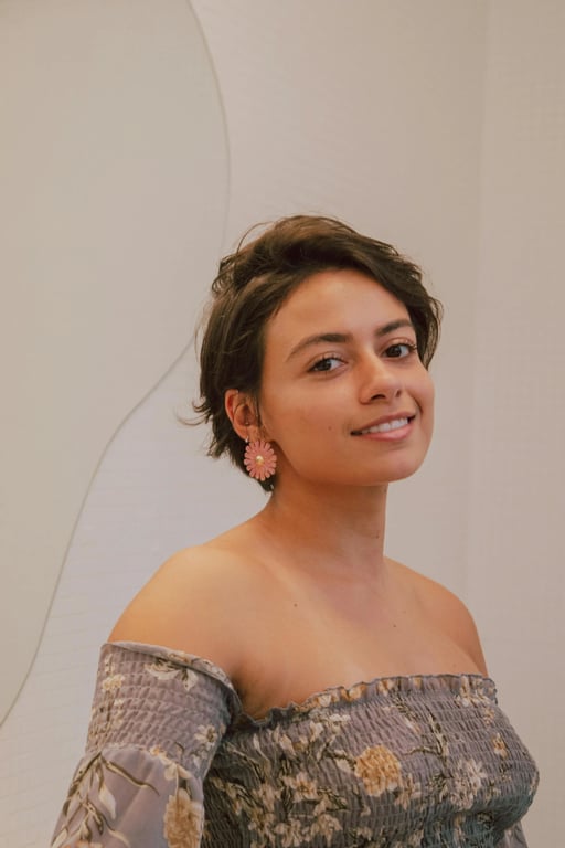 age ai generator before photo - woman smiling at the camera