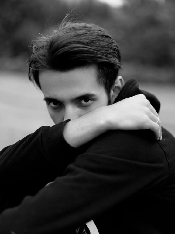 A softly filtered headshot of a man for IG, smooth skin tone, gentle highlight bloom, cohesive color harmony, soft shadow detail, professional yet aesthetic look.