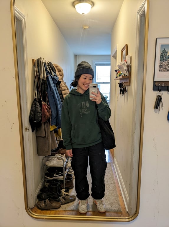 Convert this mirror selfie int...