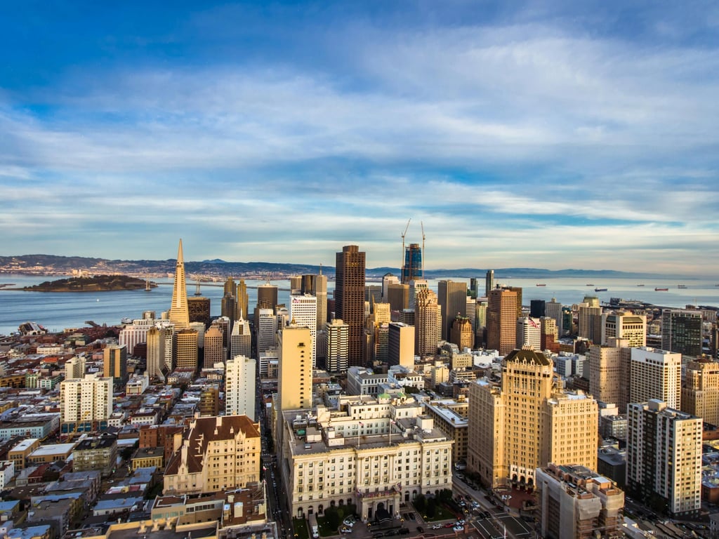AI vintage filter before photo - Modern city skyline