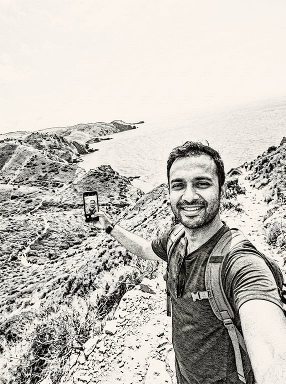 Convert this travel selfie int...