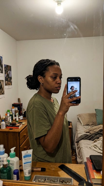 Convert this mirror selfie int...