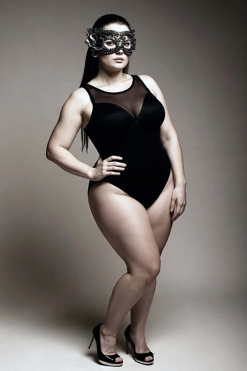 AI fat to fit filter before photo - casual portrait before body toning applied