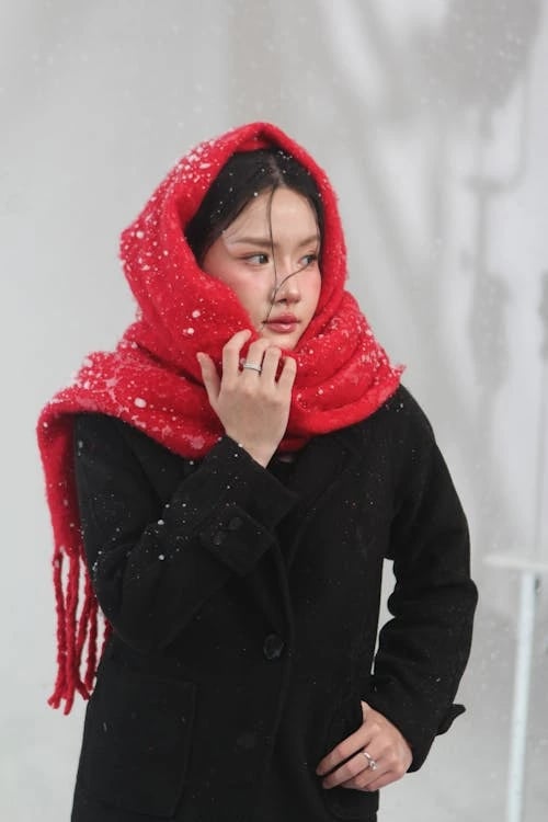 Celebrity Outfits filter before photo - natural portrait in mixed casual pieces with any indoor or outdoor setting