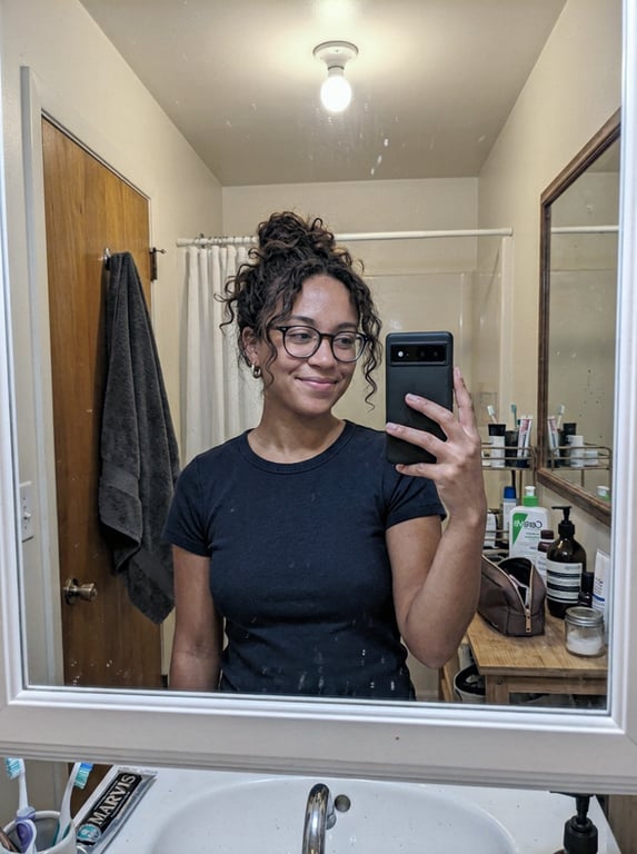 Refine this mirror selfie whil...