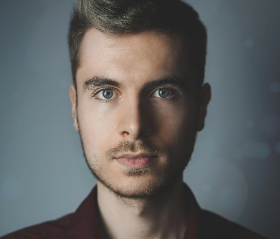 ai-vampire-filter before pic - portrait of man in natural lighting