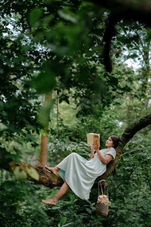 Celebrity Outfits filter before photo - natural portrait in everyday clothing with simple background