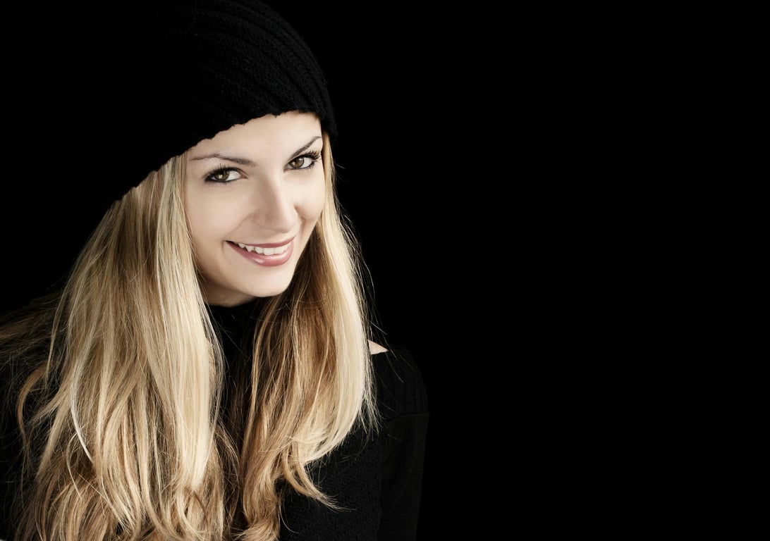 ai-vampire-filter before pic - blonde woman in neutral outfit