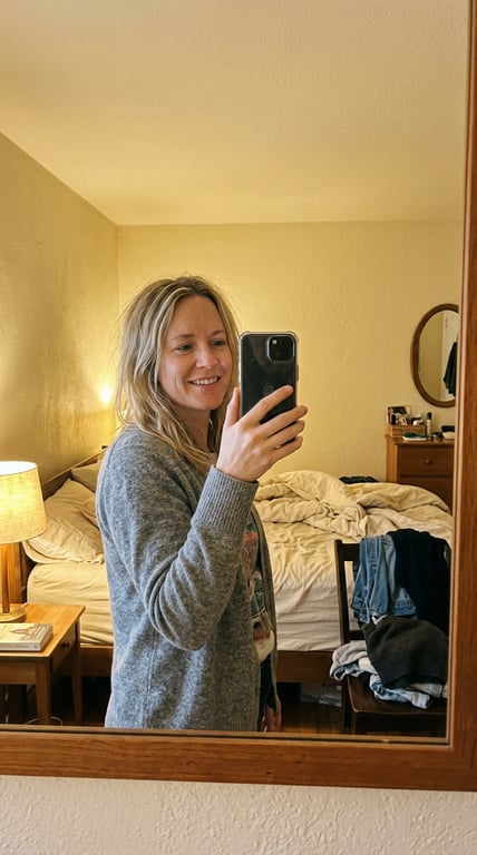 Convert this mirror selfie int...