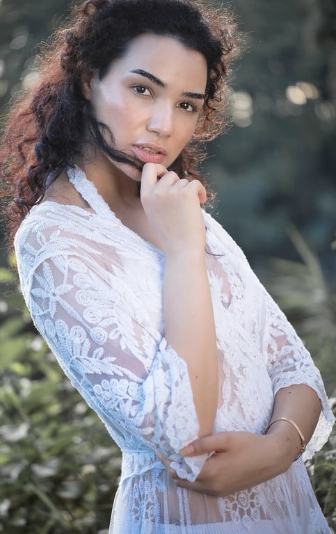 AI angel filter before photo - original image before wings and halo added