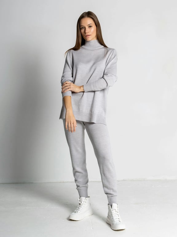 add suit to photo online free – before pic: woman wearing gray sewater