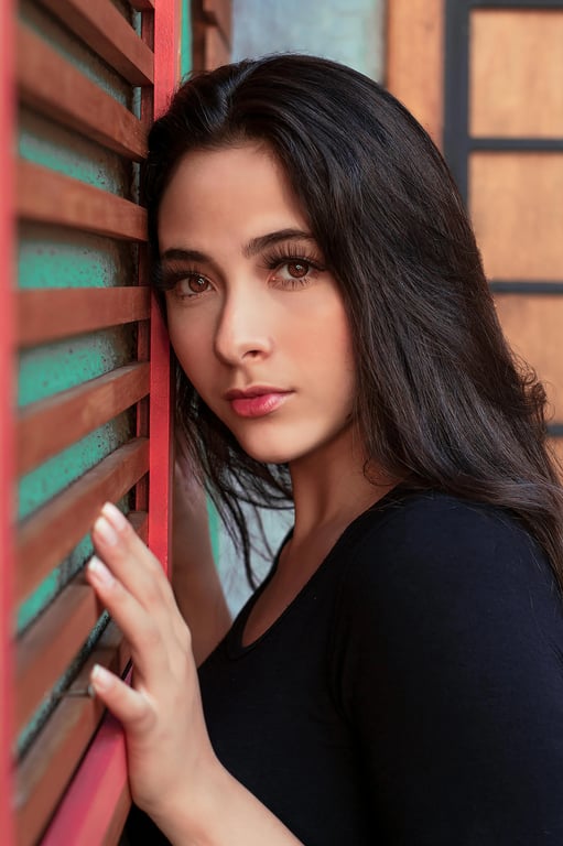 Dreamy Filter before photo - neutral portrait in standard clothing with simple background