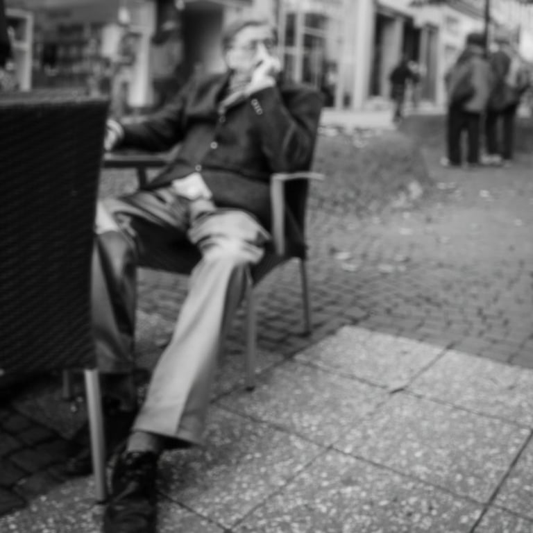 AI blur image filter after transformation - outdoor photo with DSLR-style depth blur effect