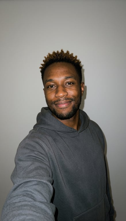Transform this casual selfie i...