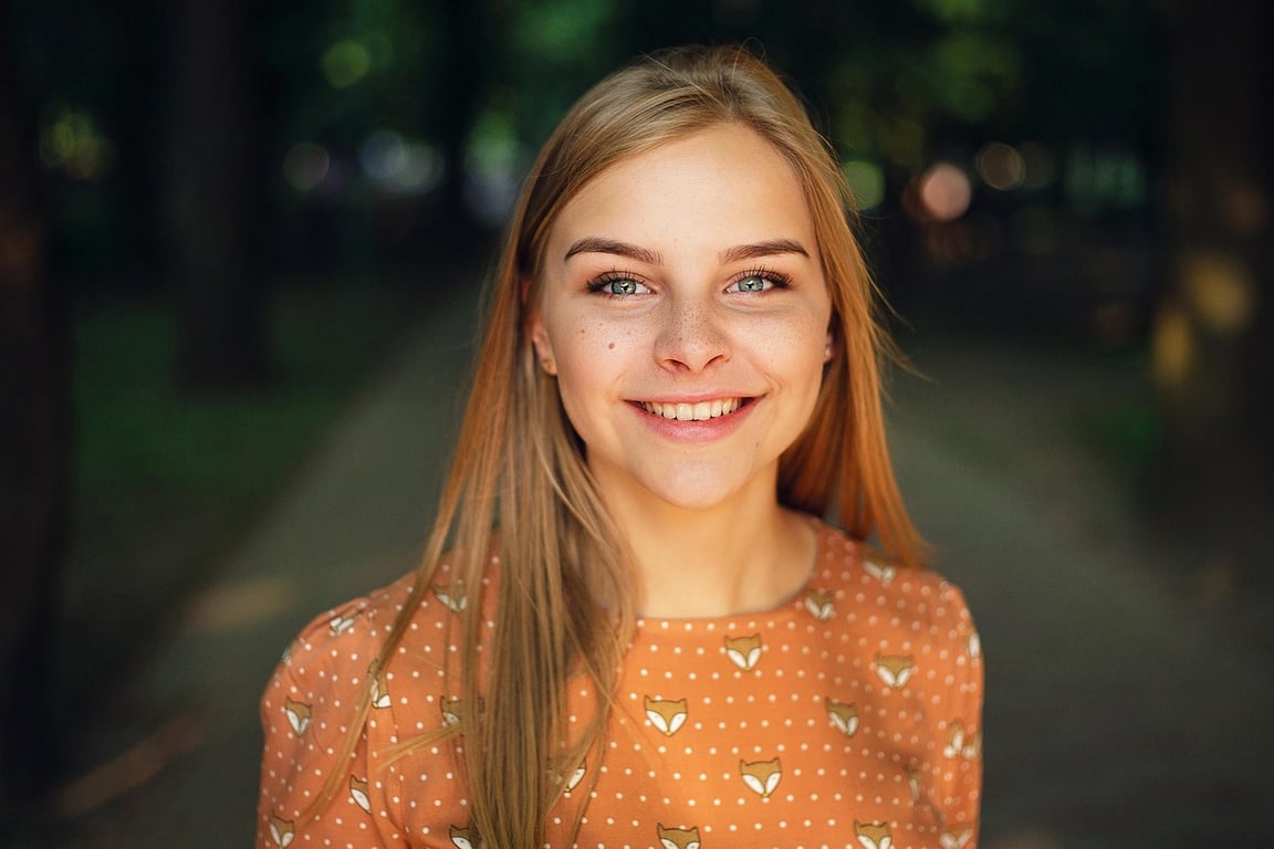 AI braces filter before photo - fashion photo with original teeth appearance