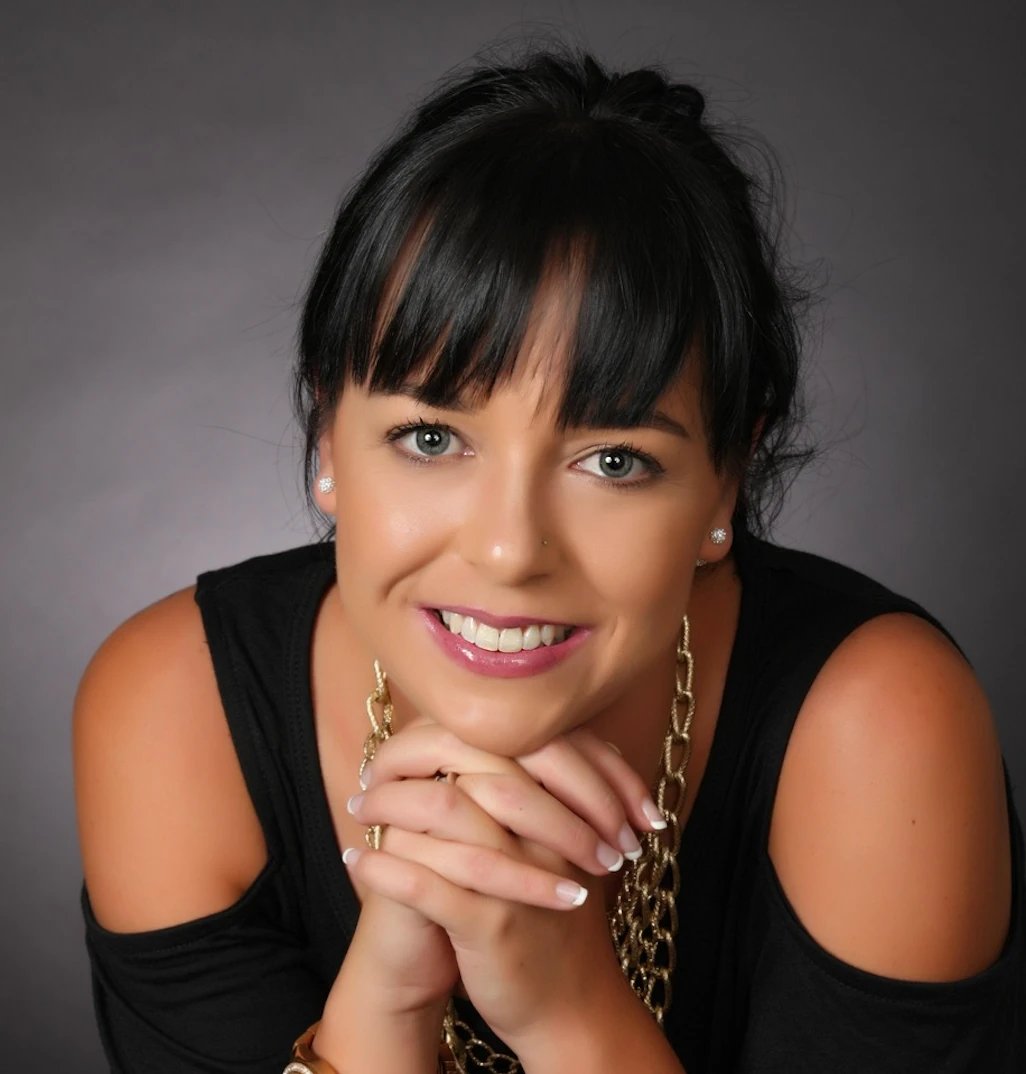 AI funny face filter before photo - fashion portrait before exaggerated face effect