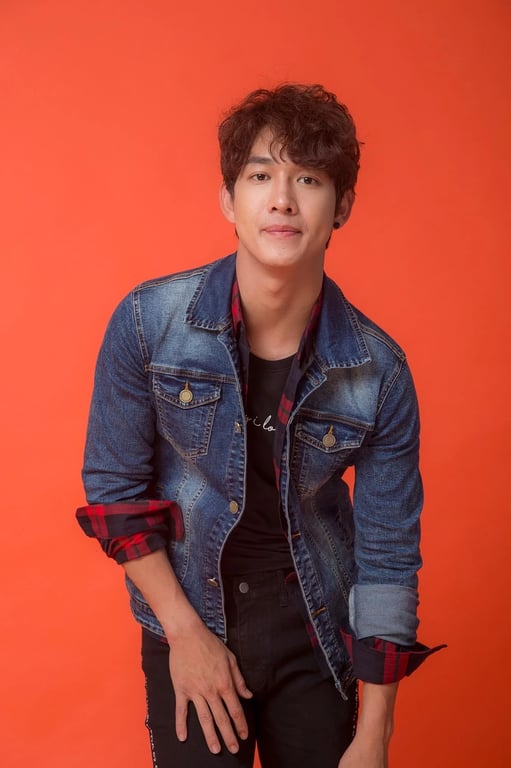 AI photo to cartoon style before pic-man fashion portrait