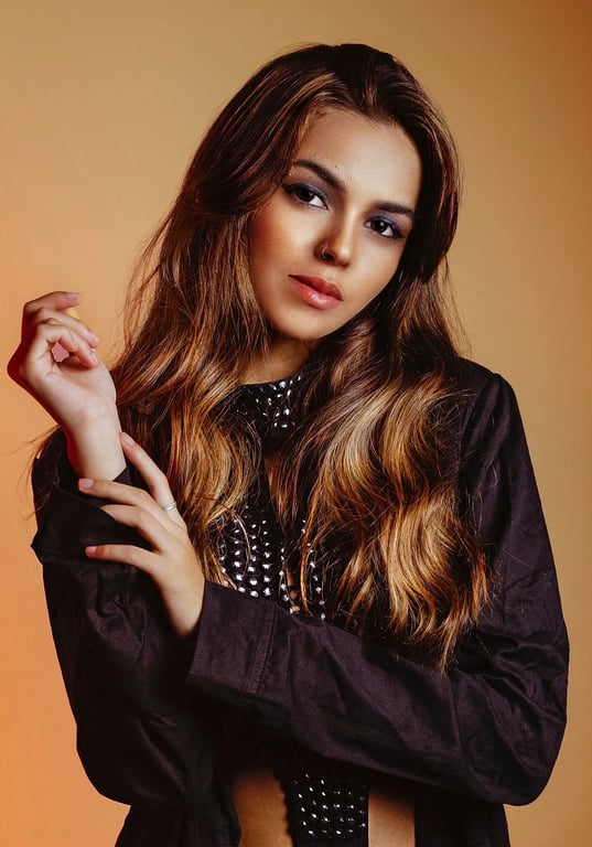 AI Barbie filter before photo - influencer photo before Barbie-inspired makeover