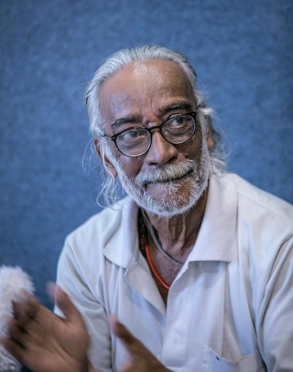 age ai generator before photo - man wearing glasses