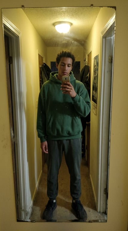 Convert this mirror selfie int...
