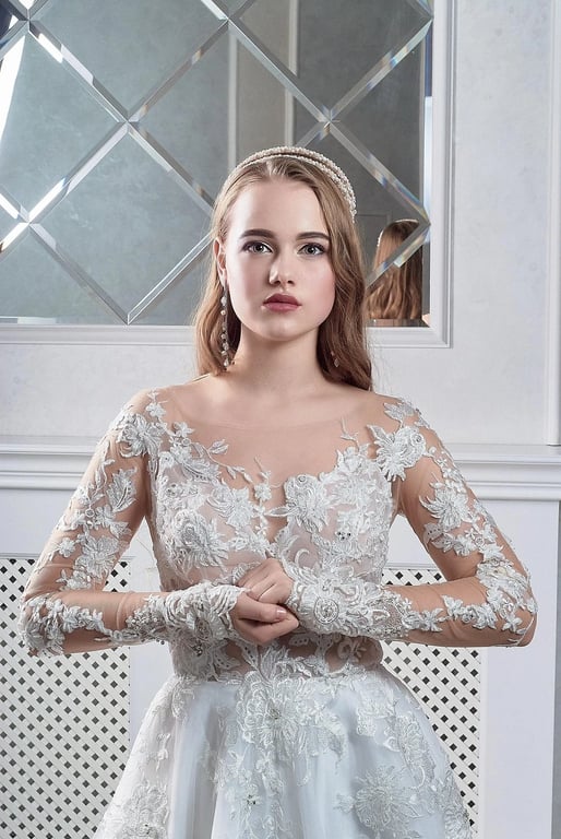 AI breast reduction filter after transformation - influencer photo featuring minimized chest shape