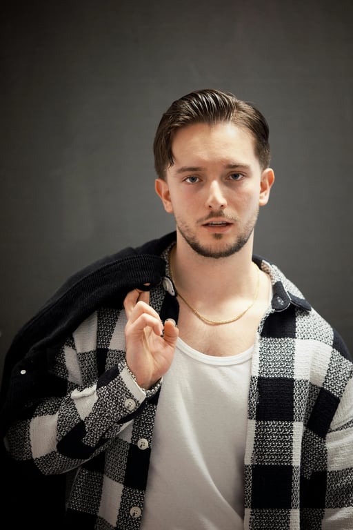 generate a D&D-style character illustration with neutral fantasy background and balanced lighting so the character remains the visual focus