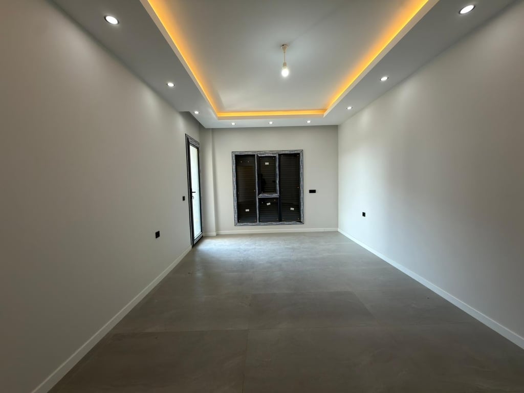 ŞEMİKLER'de 3+1 SIFIR ARA KAT PANJURLU LÜKS DAİRE - 7