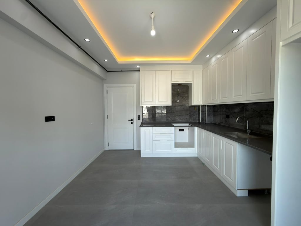 ŞEMİKLER'de 3+1 SIFIR ARA KAT PANJURLU LÜKS DAİRE