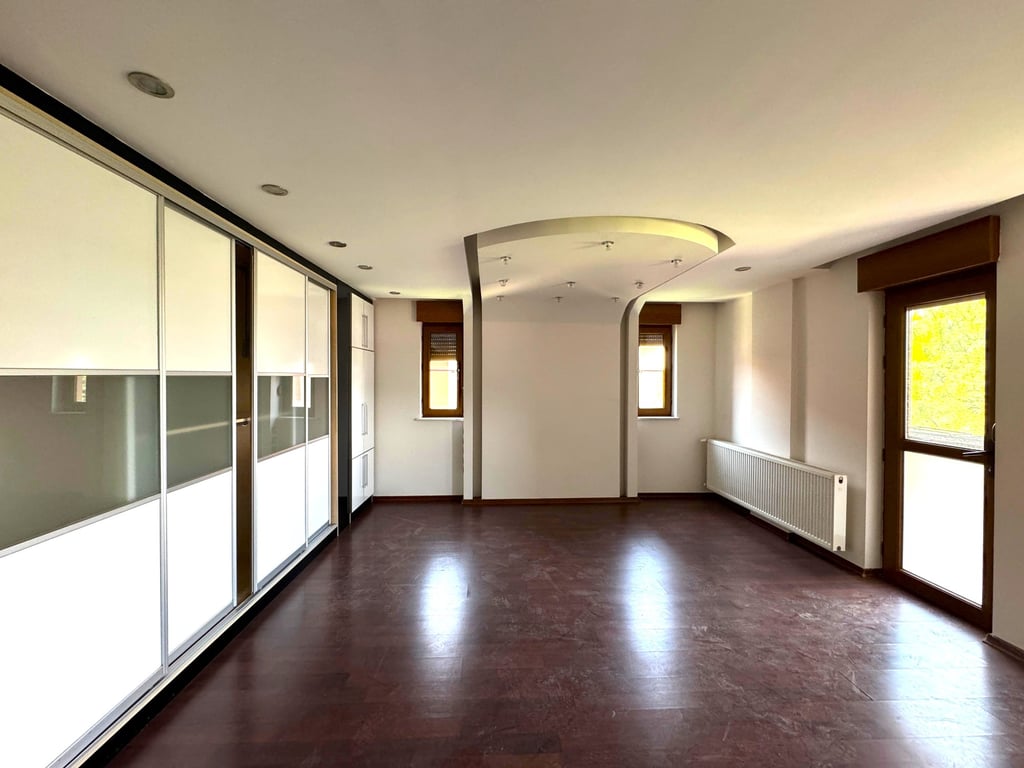 Takasa Açık! Bağbaşı'nda Site İçi 500m² Kapalı Alan Fırsat Villa - 12