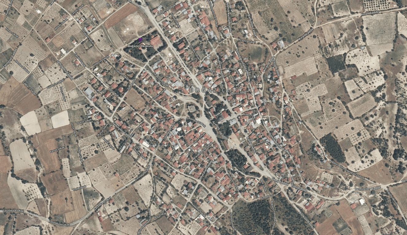 Baklan Boğaziçi'nde 11.960m² Yatırımlık Fırsat Tarla