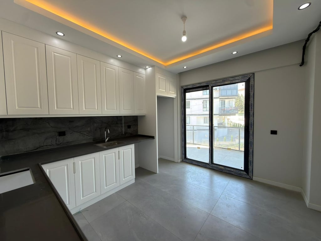 ŞEMİKLER'de 3+1 SIFIR ARA KAT PANJURLU LÜKS DAİRE - 5