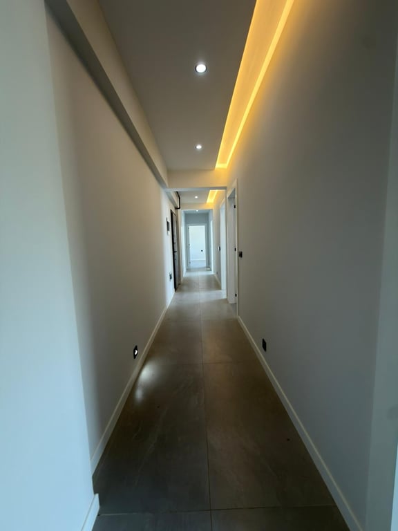 ŞEMİKLER'de 3+1 SIFIR ARA KAT PANJURLU LÜKS DAİRE - 11