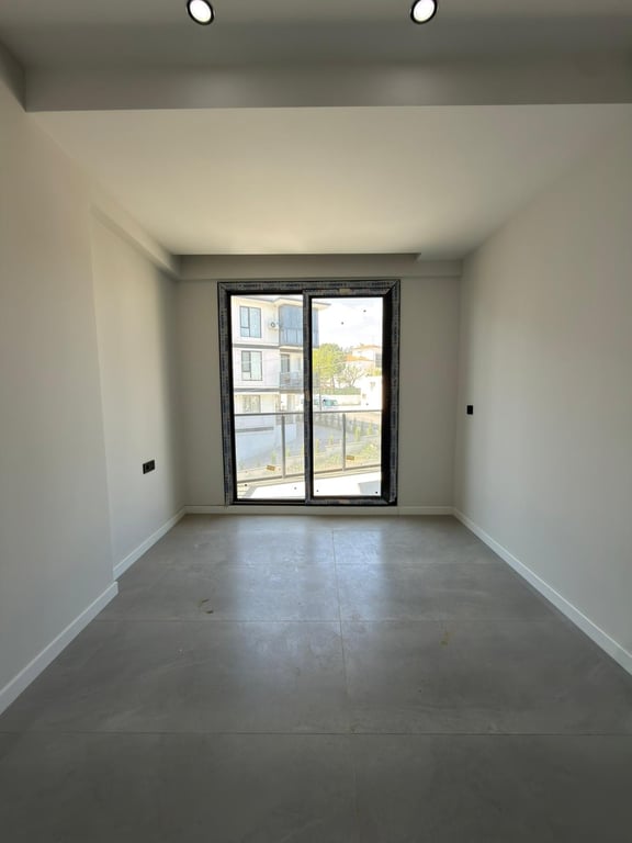 ŞEMİKLER'de 3+1 SIFIR ARA KAT PANJURLU LÜKS DAİRE - 15