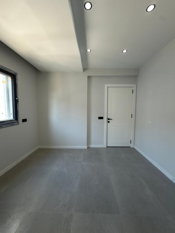 ŞEMİKLER'de 3+1 SIFIR ARA KAT PANJURLU LÜKS DAİRE - 17