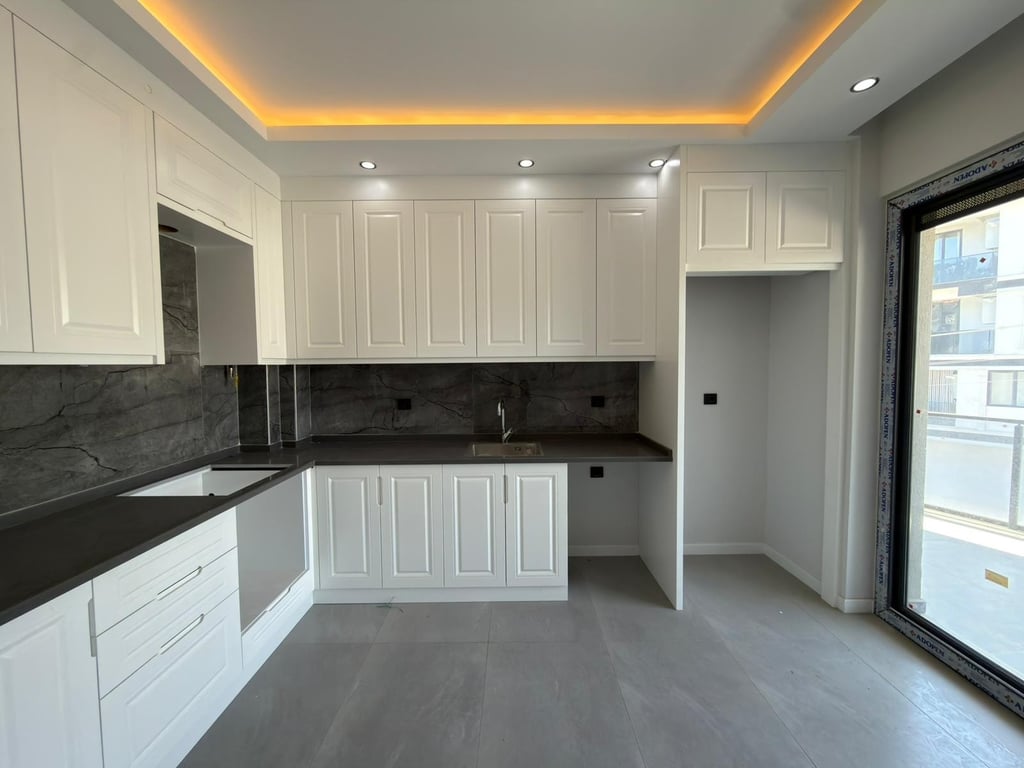 ŞEMİKLER'de 3+1 SIFIR ARA KAT PANJURLU LÜKS DAİRE - 2